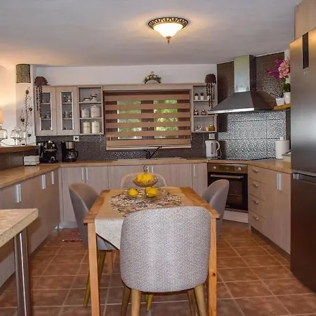 άνετη με μαγευτική θέα Villa Skiathos Town